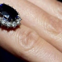 Une magnifique bague de fiançailles
