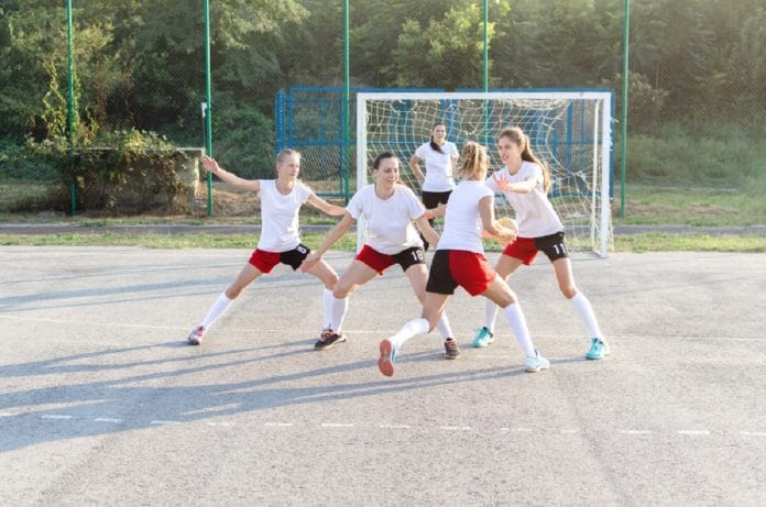 Commencer le handball : les bases pour bien débuter