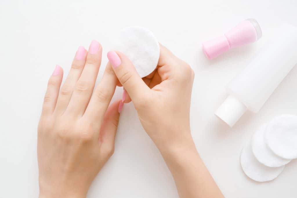 Comment utiliser un cleaner pour les ongles ?