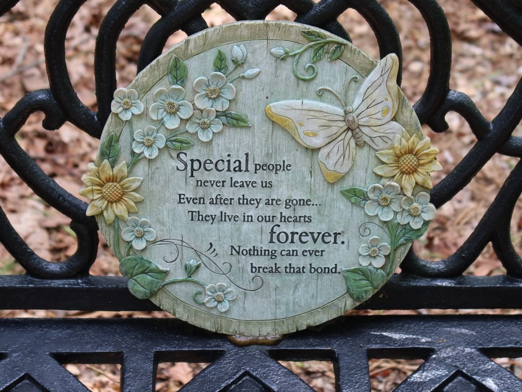 personnalisations possibles pour une plaque funéraire