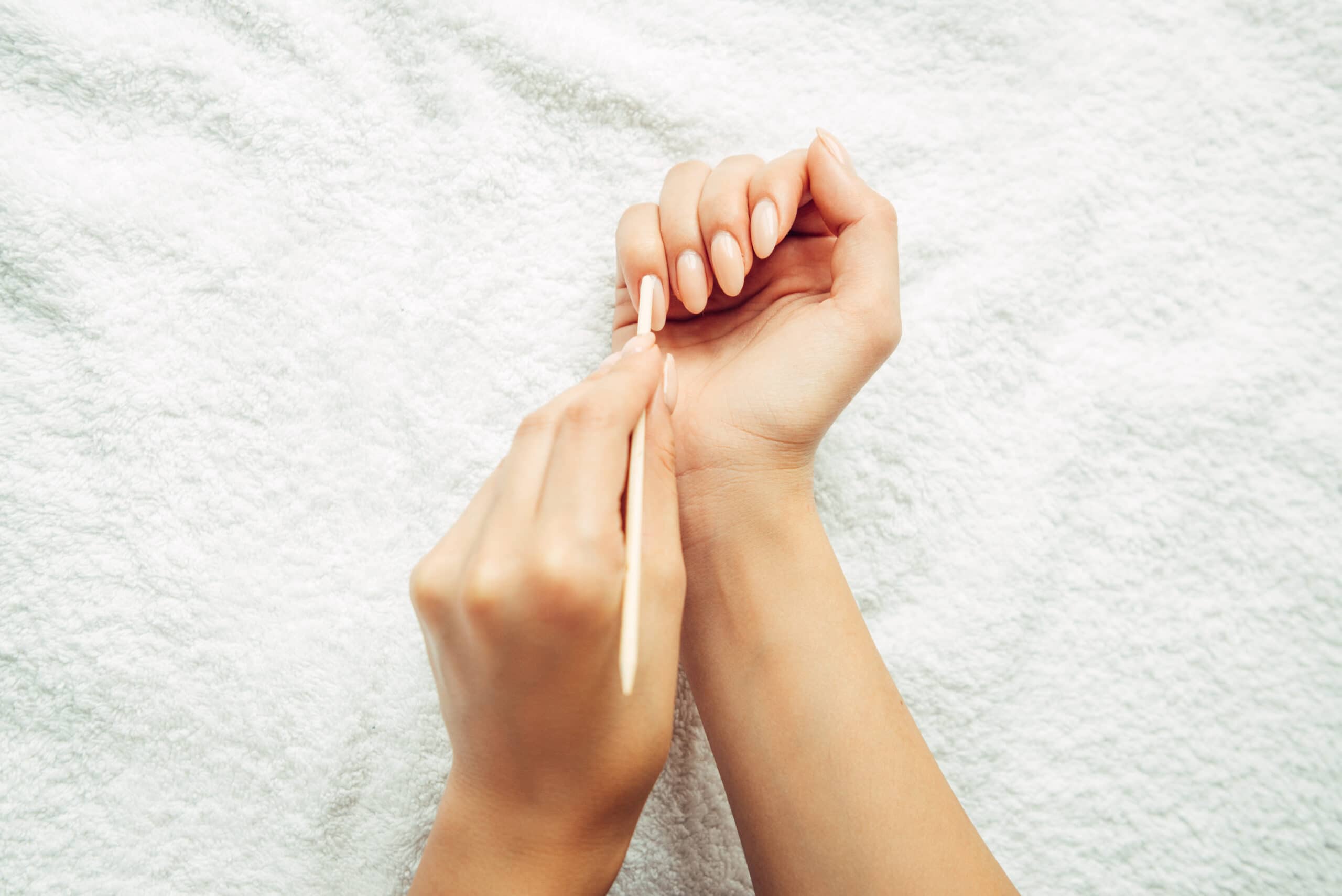 Cuticule des ongles : comment les repousser pour agrandir ses ongles ?