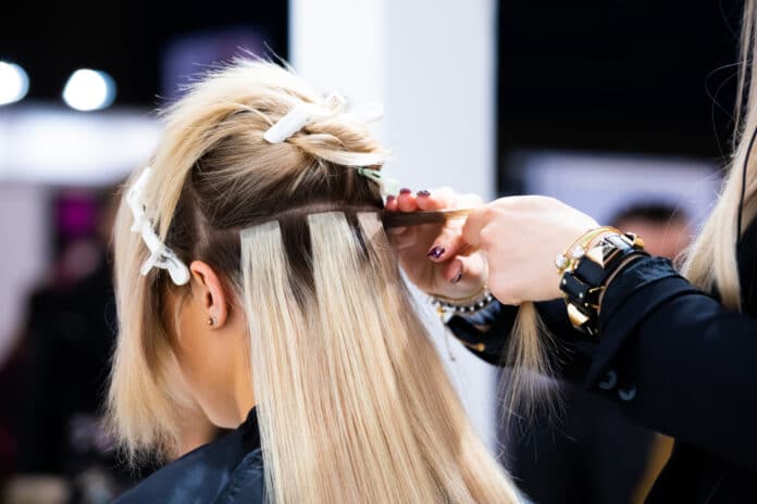 Comment se passe la pose des extensions de cheveux ?