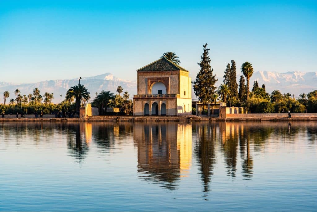 Pavillon saadien, jardins de la Ménara et de l'Atlas à Marrakech, Maroc, Afrique